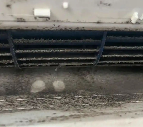 南部空调吹的风有股烧焦味是怎么回事